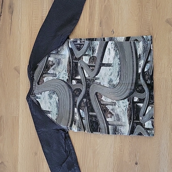 GUC Boys Molo Long Sleeve Tshirt size 8 - Picture 3 of 5